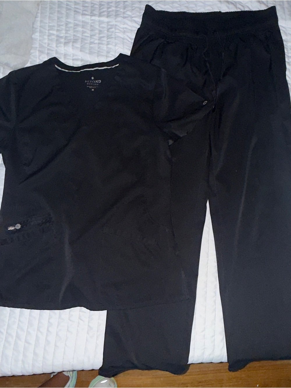 Beyond scrubs -Black scrub set size M - Comfortable good condition